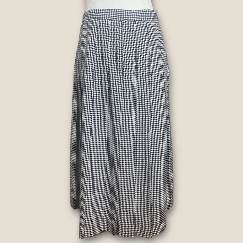 Vintage 1980’s Joyce Sportswear midi skirt. Size 12.